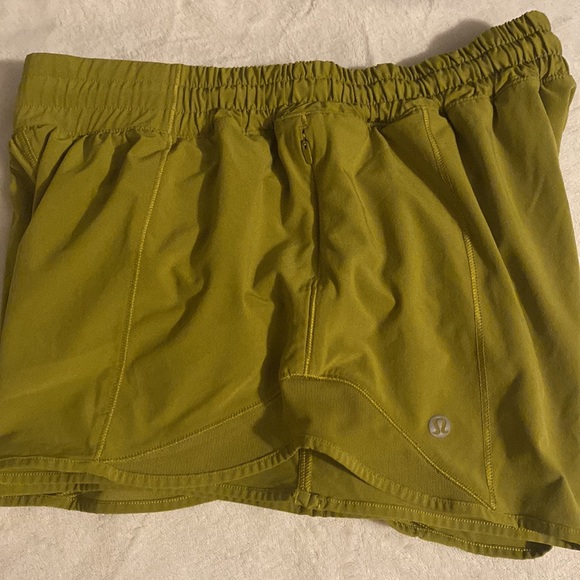 SOLD✨Lululemon Hotty Hot Short II Long 4" Size 8 - Picture 6 of 11